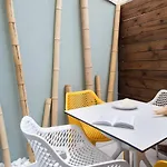 Apartament Lefkas & *